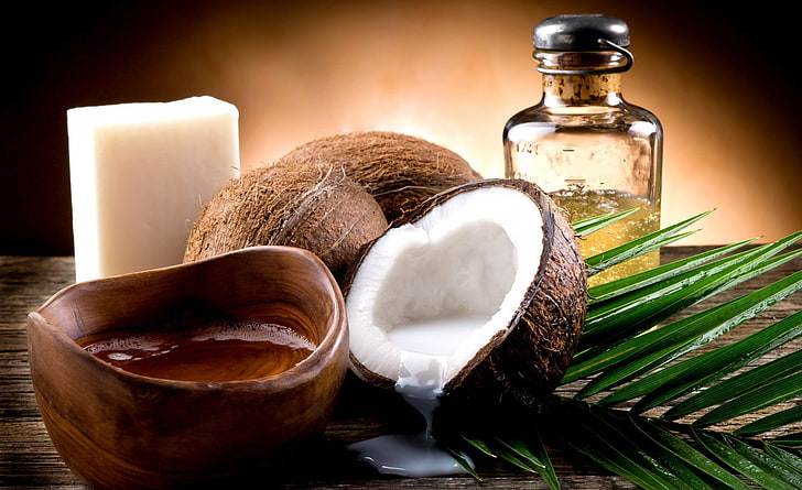 Beginner’s Guide to Oil Pulling: The Benefits + How to Do it